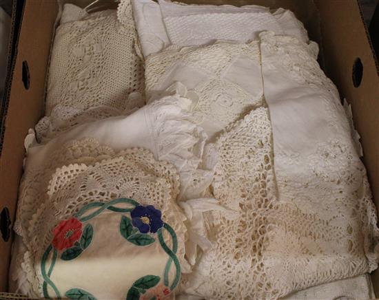 Quantity of lace & linen